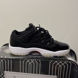 Boys Grade School Air Jordan 11 Low Size 6.5 Black/Gym Red/White
