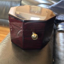 Howard Milller Clock