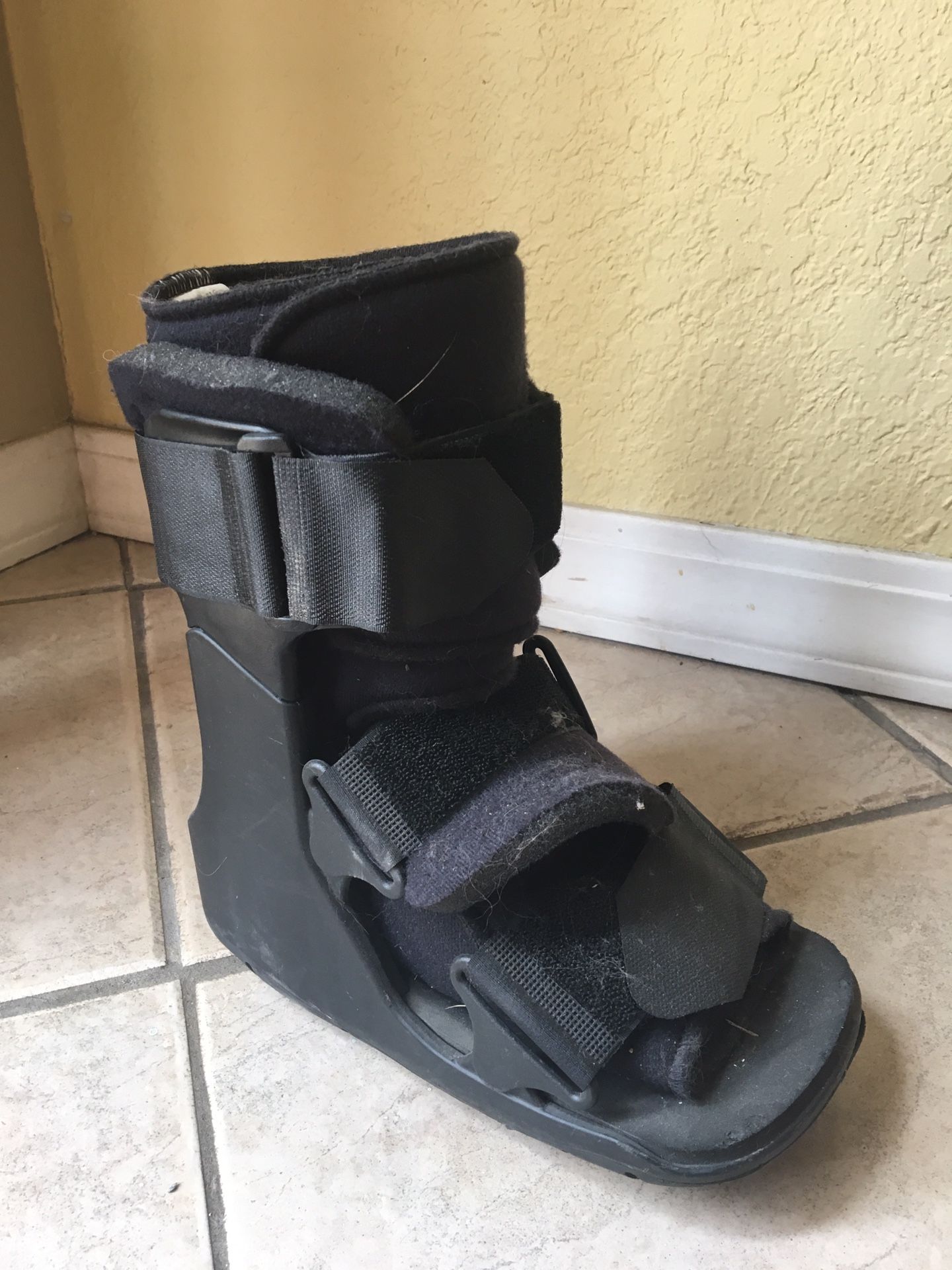 Xceltrax universal foot boot