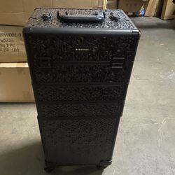 Byootique rolling Makeup case