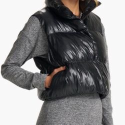 Vuori Hudson Insulated Crop Vest