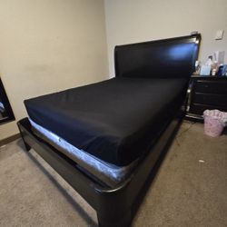 Bed With Matching Night Stand 