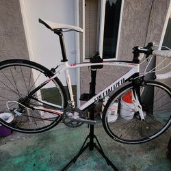 Specialized Elite 52cm. Like New, Aluminum frame with carbon fork