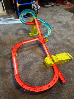 Hot Wheels Loop Track Playset