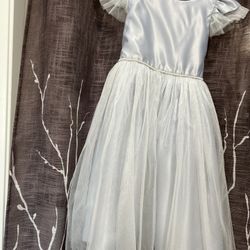 Girls Silver Formal Dress. Size 10 Yr. Great Condition.