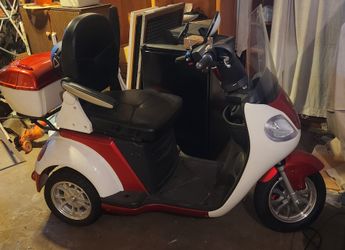ELECTRIC MOBILITY 3WHEEL SCOOTER