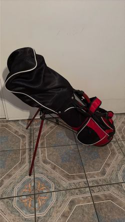 Red Zone Junior Kids Golf Club Set With Stand Bag