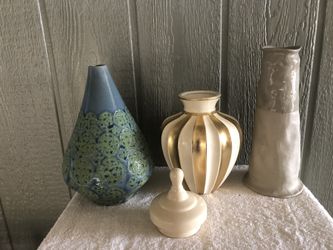 3 Vases