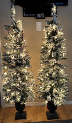 2 Pre-Lit Artificial Flocked Potted Christmas Trees