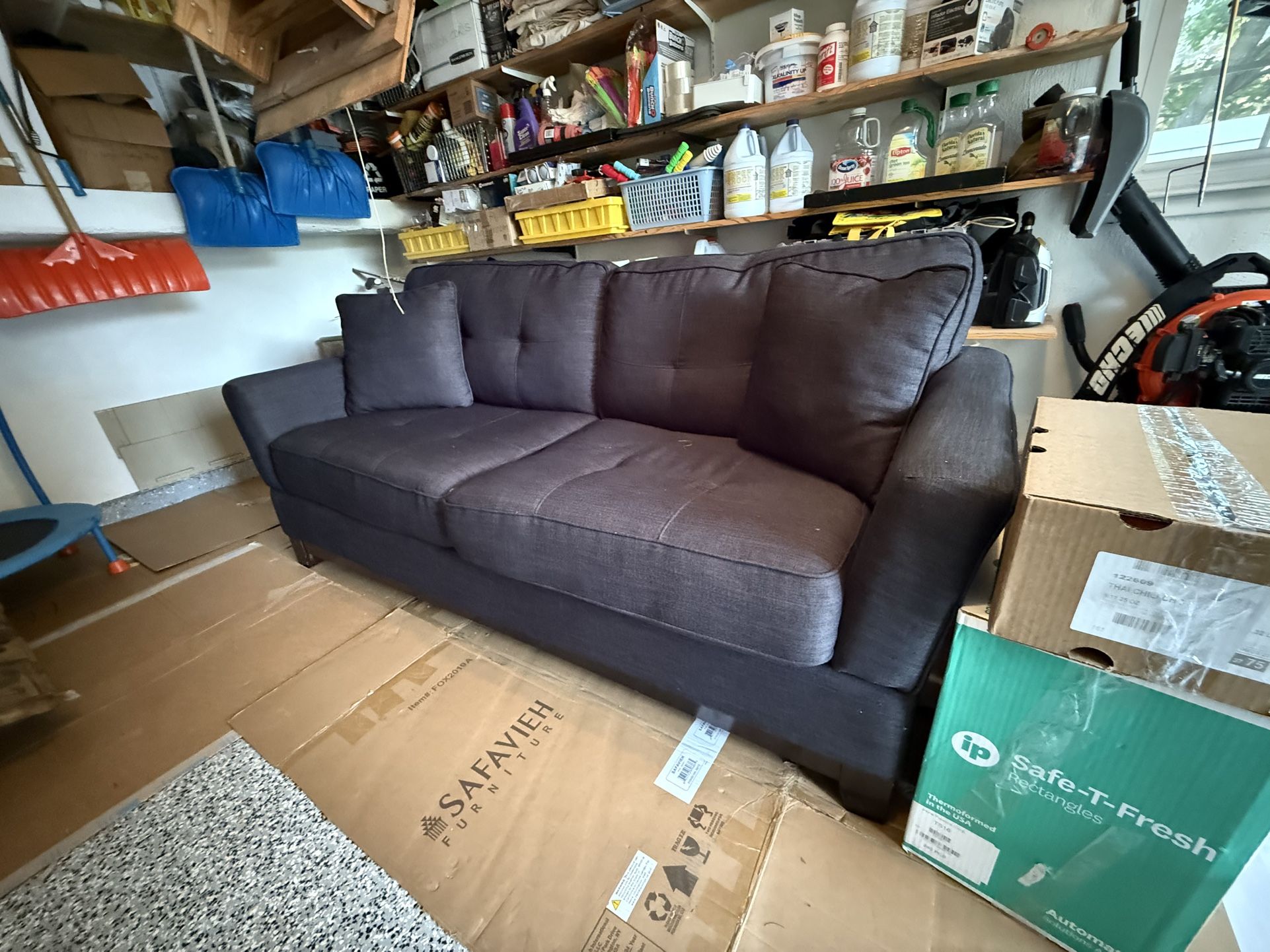 Jennifer convertible sofa/Love seat