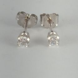14k White Gold With Cz Stones Earrings 