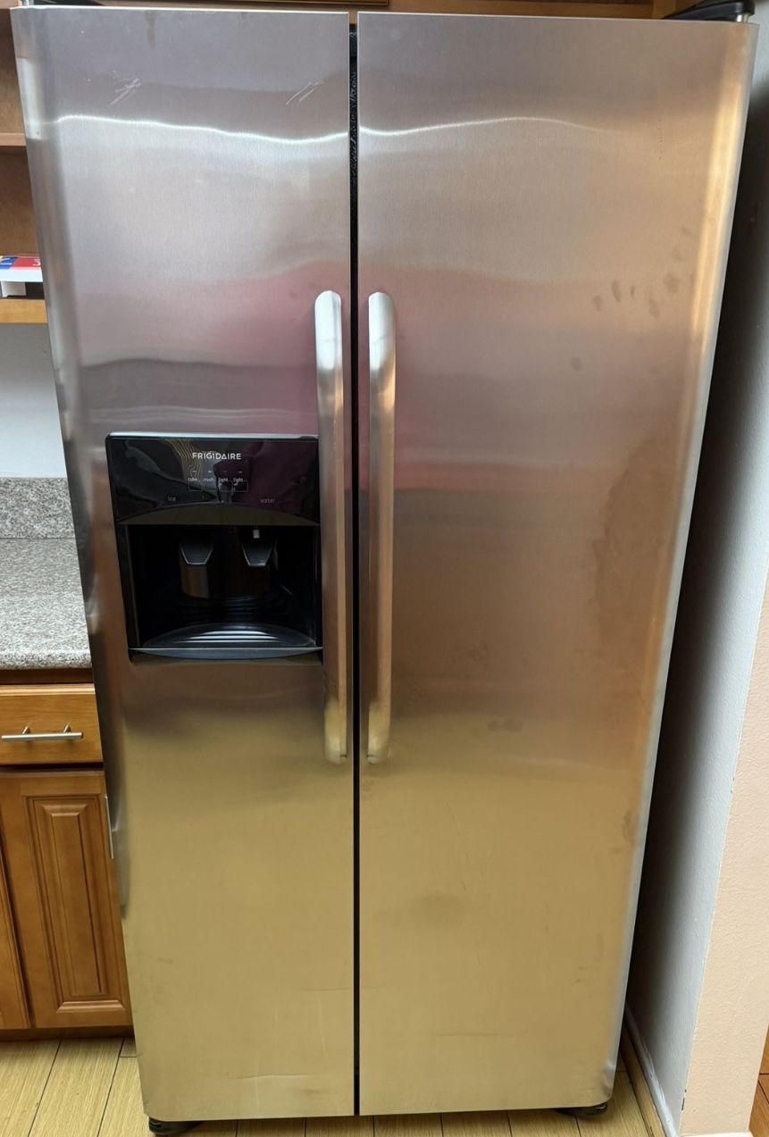 Refrigerator With Ice Maker