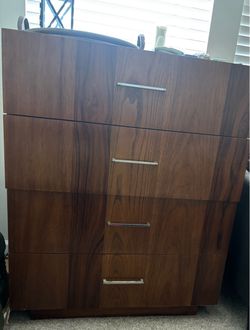 4 DRAWER CHEST DRESSER