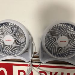 2x Honeywell 11” White fans