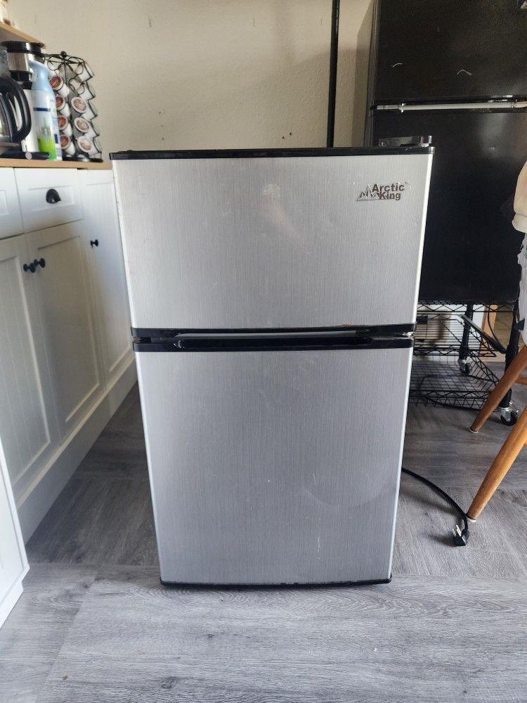 Arctic King mini Fridge and Freezer