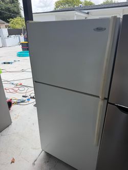 Whirlpool refrigerator 30”W