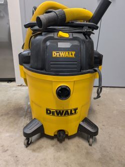 16 gallon DEWALT Wet/Dry Shop Vacuum with Hose