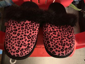 Girls fuzzy type slippers pink and black leopard print size 2-3 brand new