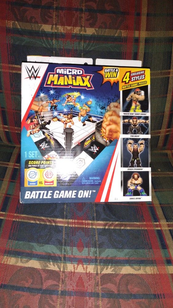 WWE Micro Maniax Battle Game with Two Bonus Figures