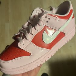 Nike  Dunk Low Valentine’s Day