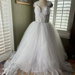 Wedding Dress Cinderella Style Medium