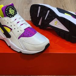 Nike Huarache Size 4y Youths/ Fits Size 5 Or 5.5 For Women