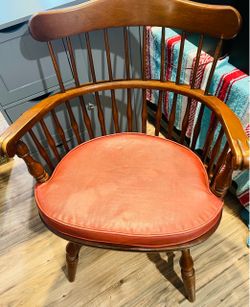 Vintage Nichols & Stone Maple Colonial Windsor Captain's Spindle Comb Back Chair