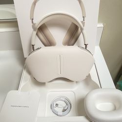 AirPods Max In Starlight With Smart Case