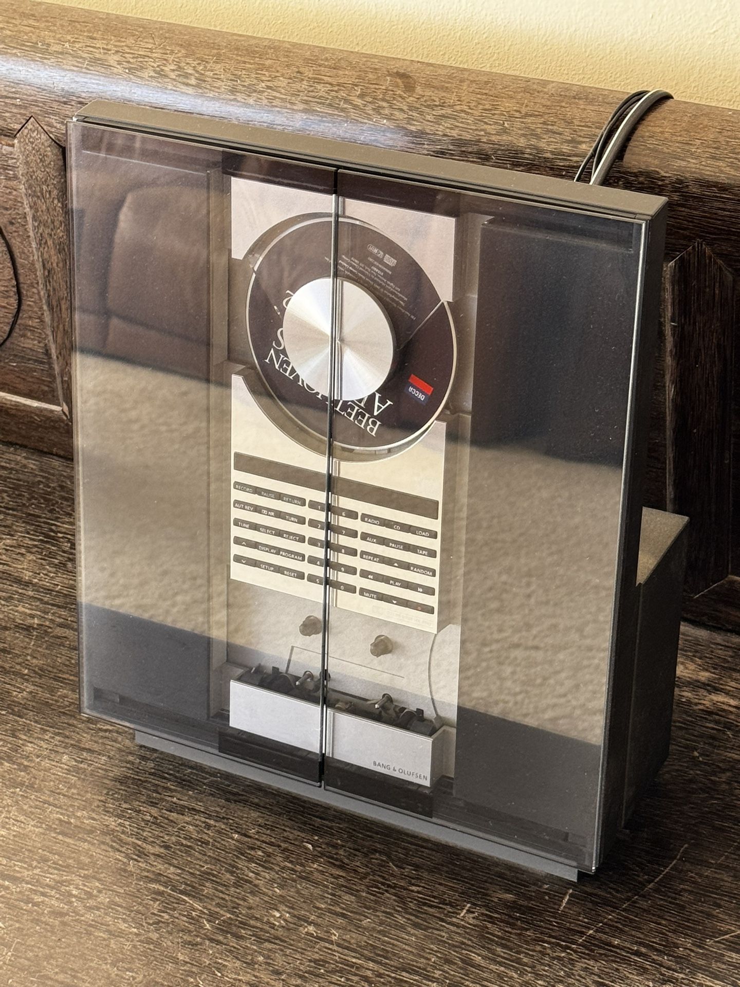 B&O Bang & Olufsen Stereo System with Tower Speakers and Remote Control