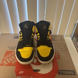 Jordan 1 Mid New Love 