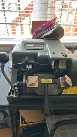 Key duplicate machine  044 as performance series semi automatic