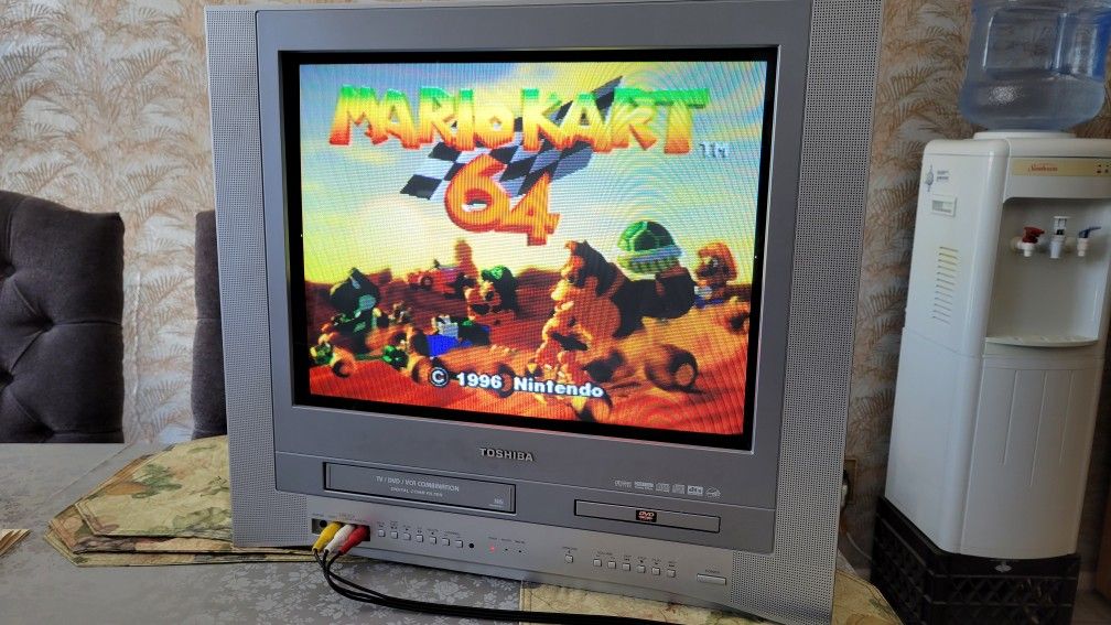 Toshiba Gray 20in CRT TV/VCR/DVD Combo Player (Model MW20FM1) Perfect for Retro Video Game Consoles! 2 A/V Inputs! Works Great!