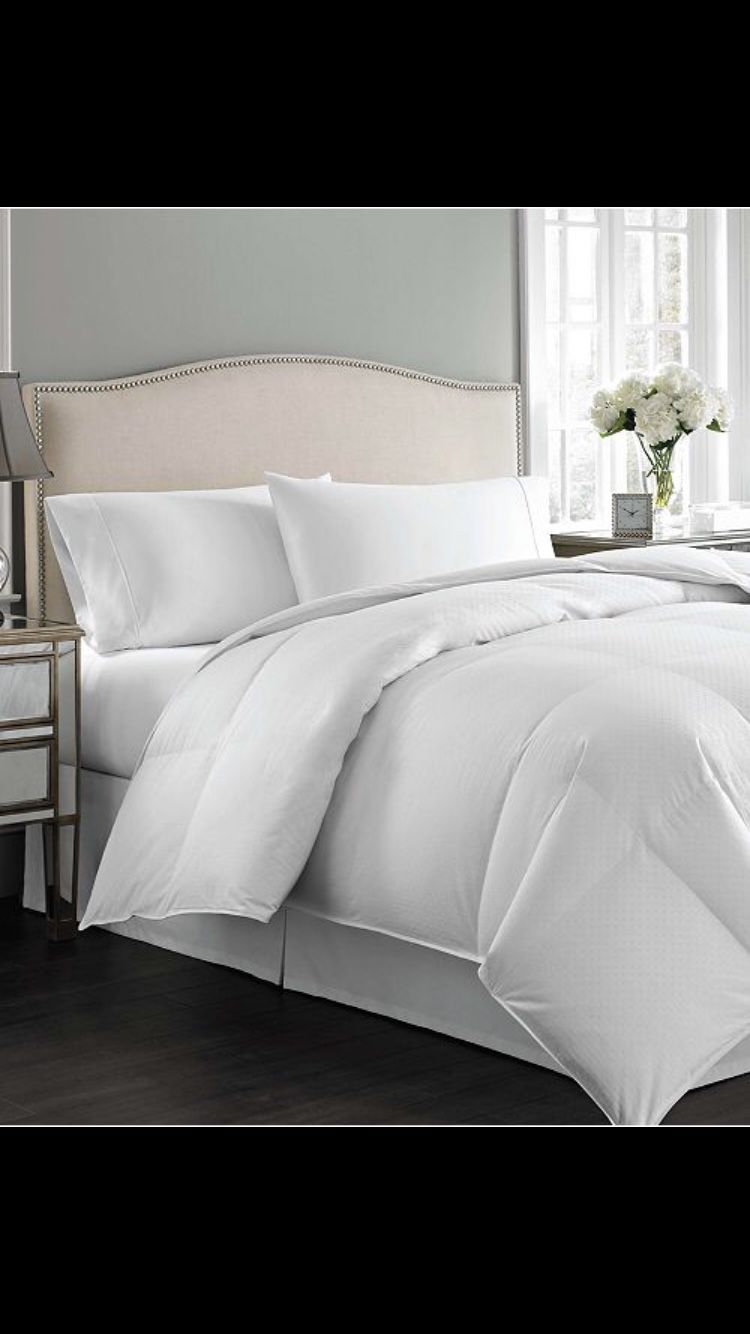 Macy’s Charter Club Hypoallergenic European White Down Comforter Level 3 Damask White Dot Nice Condition! Clean MAKE OFFER!