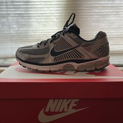 Nike vomero 5 men’s size 11.5