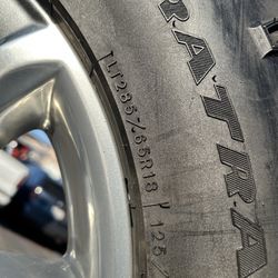 Vendo 4 Rines Con Llantas LT285/65R16 Toyota Tacoma 4Runer Y Toyota Sequoia De 6 Birlos 