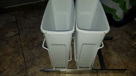 Waste bin garbage can cabinet insert