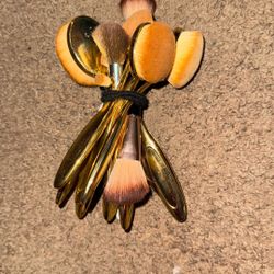 makeup brushes 
