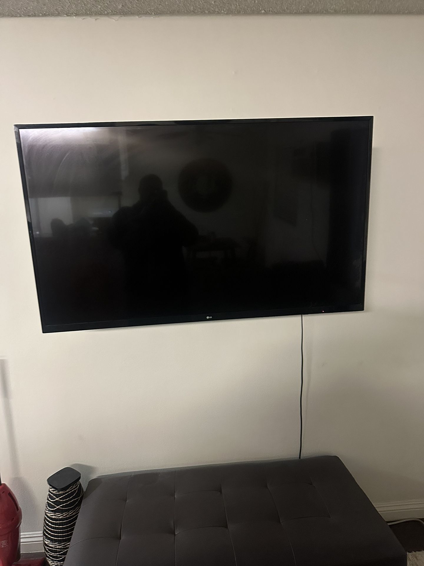 LG 65 Inch W/ Roku Tv 📺 Player 