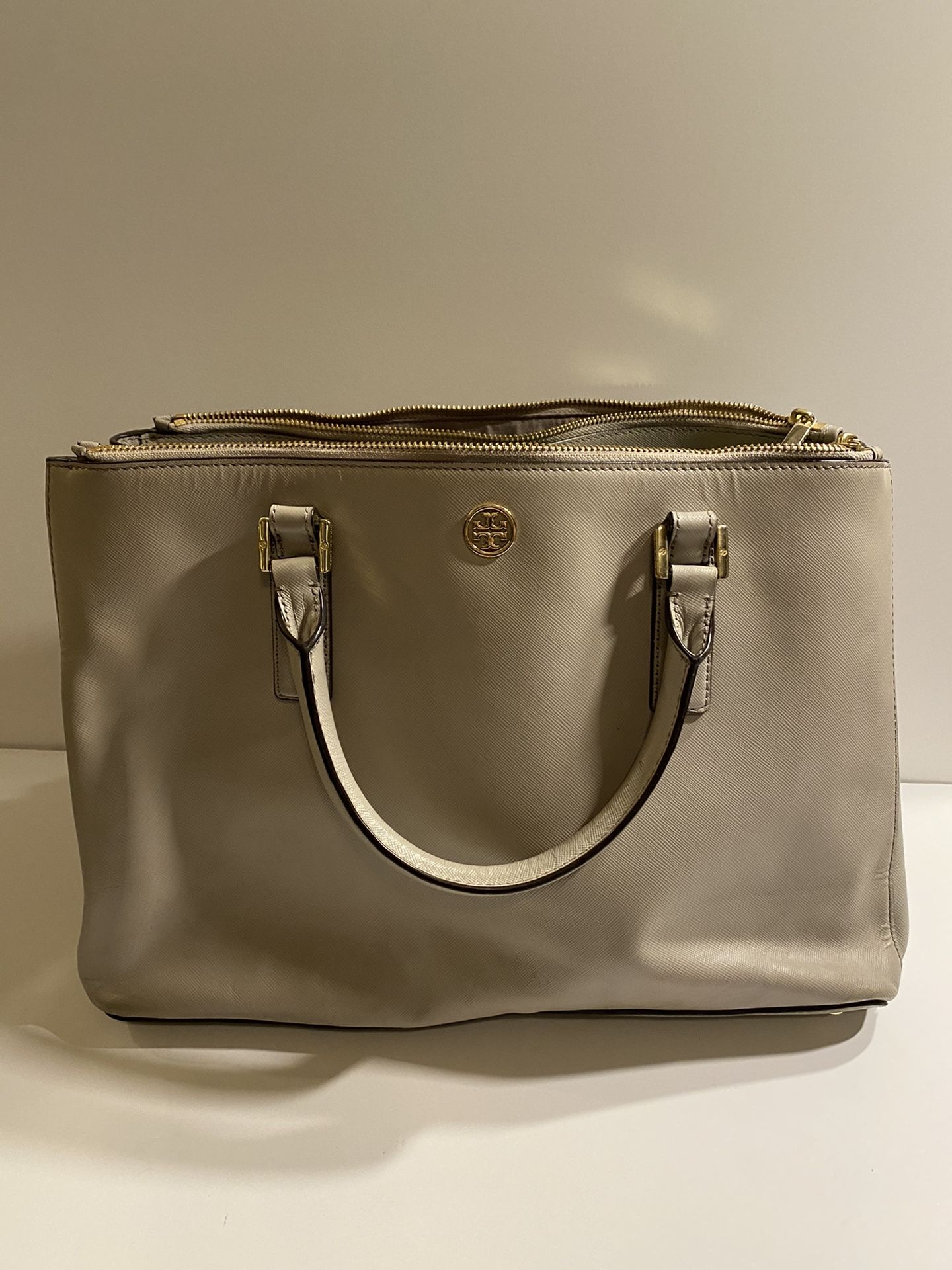 Tory Burch Robinson Medium double zip tote In Sand Storm (gray) Saffiano leather