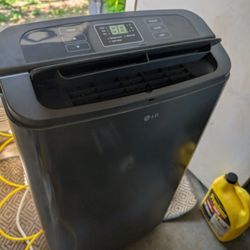 LG 12000 BTU AC Unit Air Conditioner And Dehumidifier 