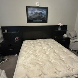 Queen Bedroom Set - 5 Pieces NEED GONE BY FEB 2