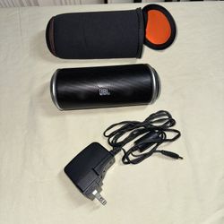 JBL Flip 2 Bluetooth Portable Speaker with case and power adapter in good condition 