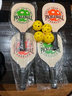NEW Gonex 4 Pack Wooden Pickleball Paddles Set with 4 pickelballs