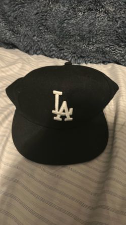 black la fitted hat