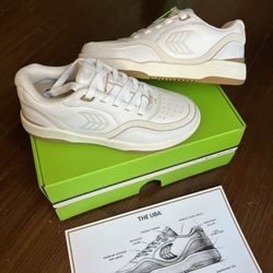 Cariuma UBA shoe