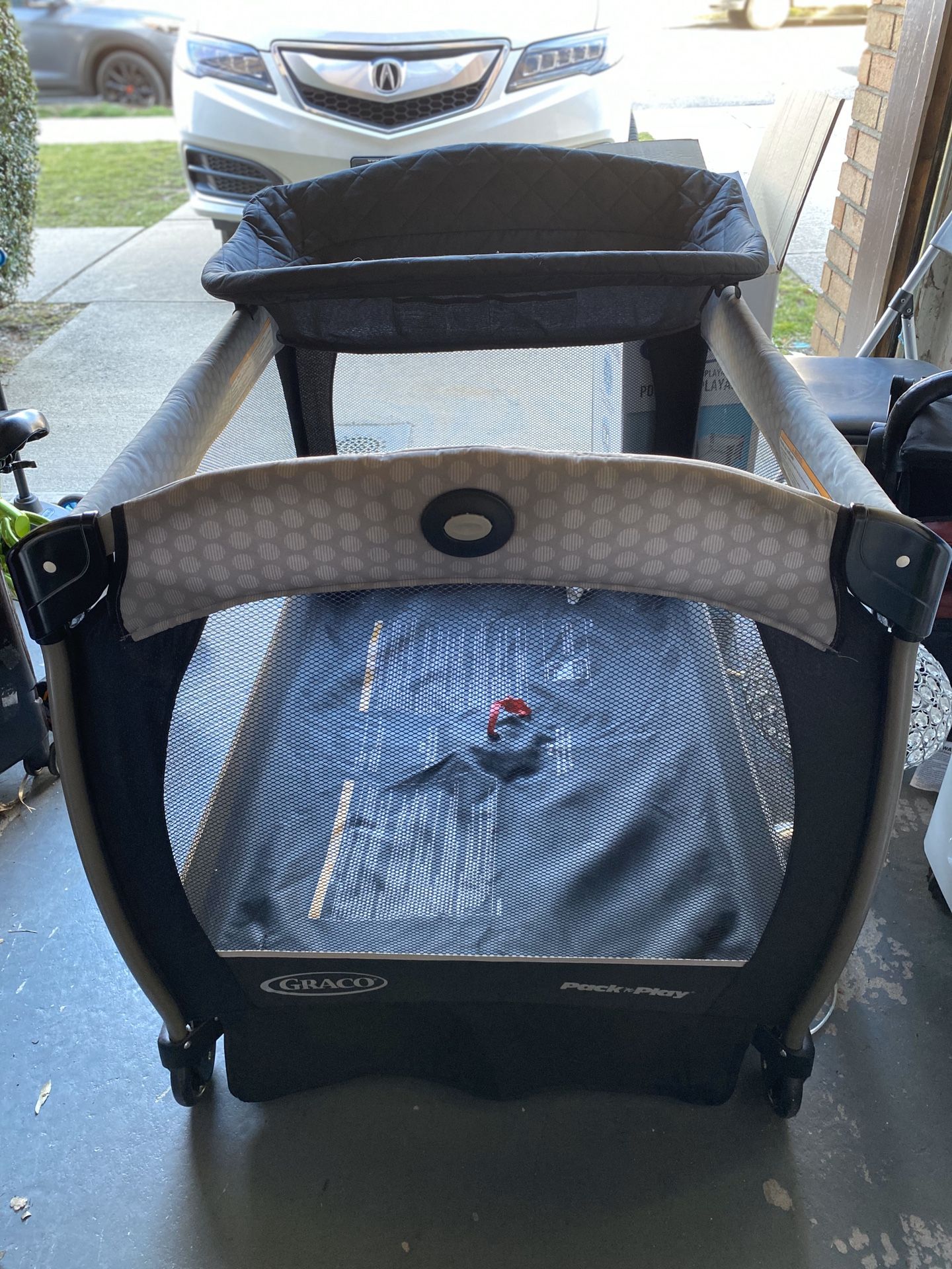 Graco pack n play with changing table and napper
