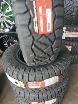 New set of tires nitto ridge grappler 285 70 17