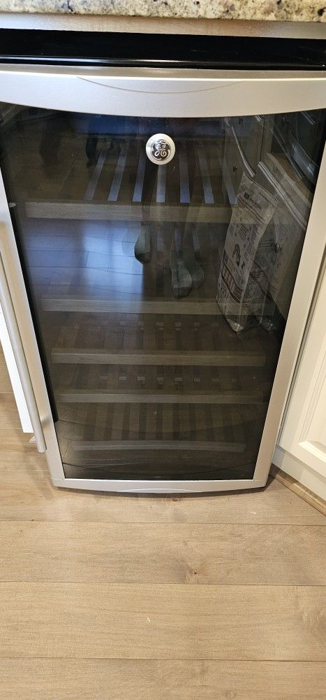 Wine And Beverage Refrigerator 