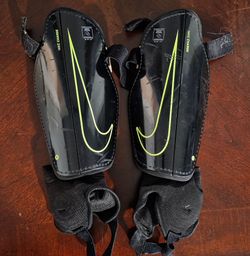 Nike Charge Soccer Shin Guards Adult Size Medium with Ankle Sleeves - $15 OBO