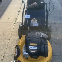 DEWALT 21 in. 163cc Briggs and Stratton 725Exi AWD Self Propelled